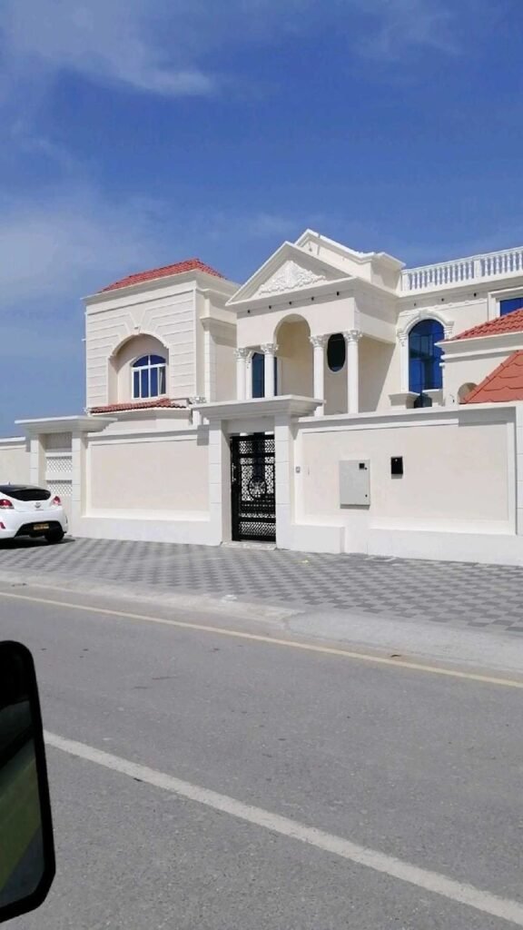 معلم دهانات جدة أثناء تجديد دهانات المنزل